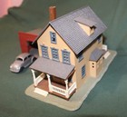 House Residential Home 2-Story Yellow Wood & Garage w/VW Bug- HO Scale — photo 2