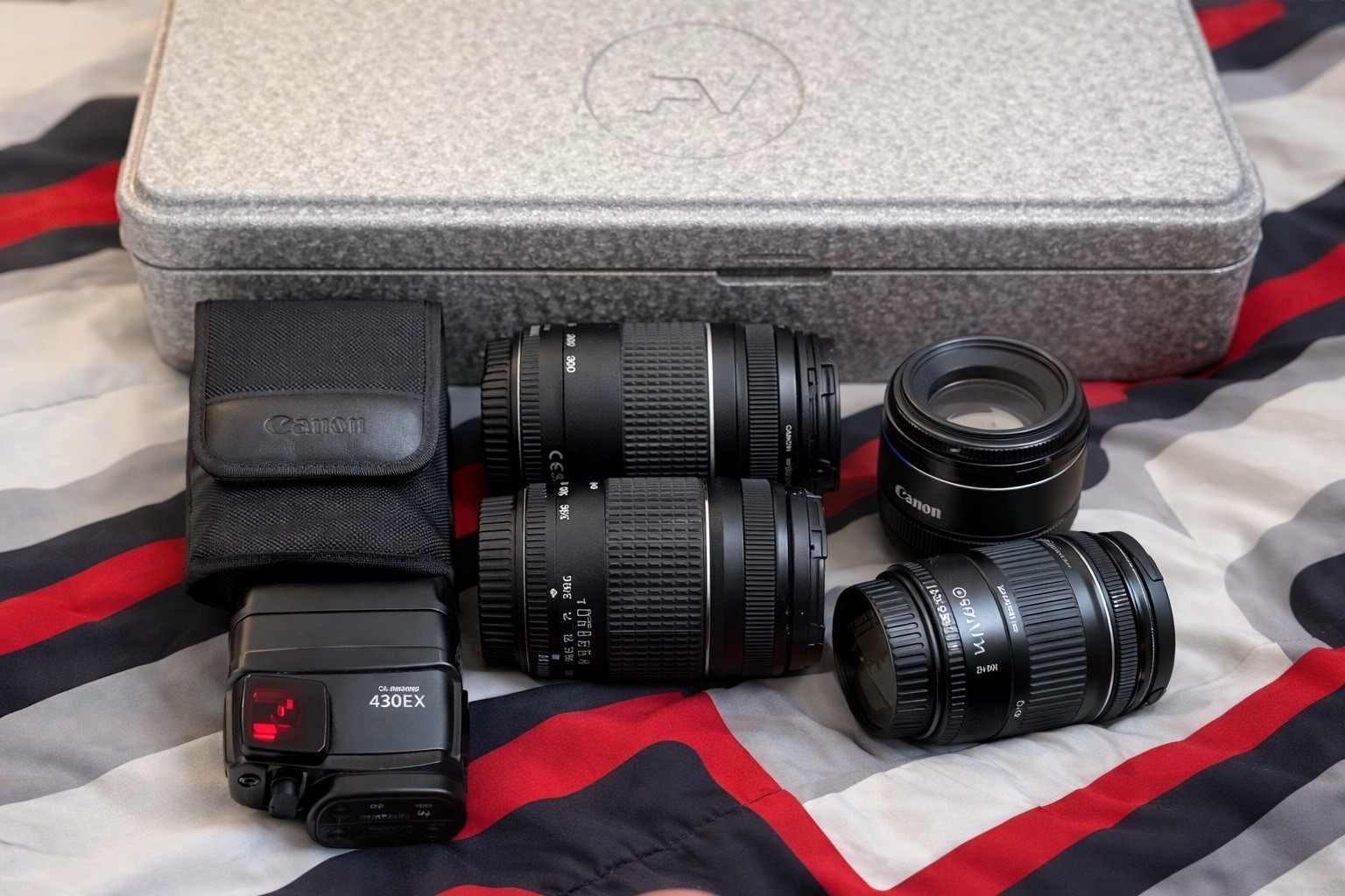 Canon Lens Bundle – 50mm f/1.8, 10-18mm IS STM, 75-300mm + 430EX Flash