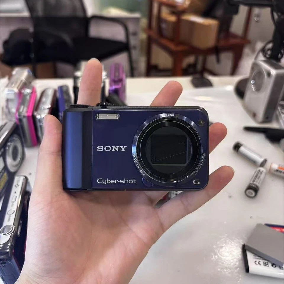 Sony Cyber-shot DSC-H70 Digital Camera 16.1 MP 10x Optical Zoom with Accessories - Image 4 of 4