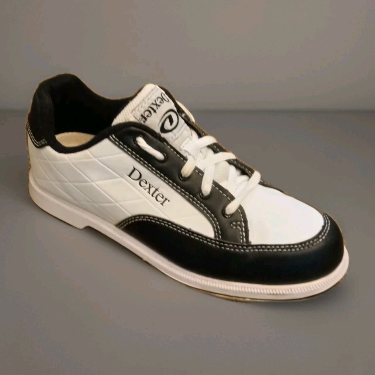 Womens Size 7 M Style Dw0000204 Color Wht/blk