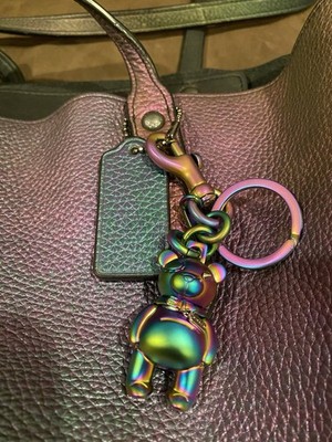 新品 COACH ホログラム オイルスリック 虹色 テディベア バッグチャーム Coach Hologram Oil Slick Iridescent Mermaid Open City Tote 22550
