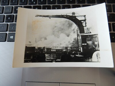 PRESSEFOTO ANGRIFF AUF HAFEN 2. WELTKRIEG ?   KRAN / 1945  