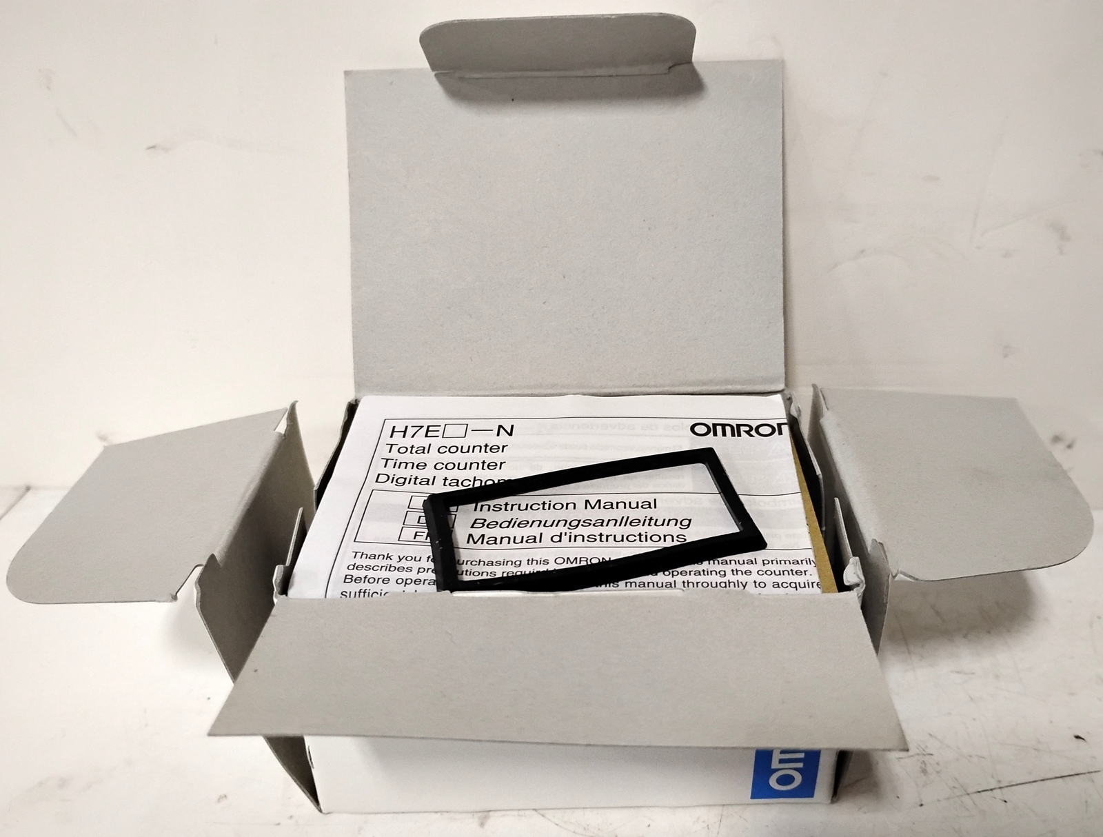 Omron H7EC-NV-B 4.5-30 V DC 8-Digit LCD Total Counter