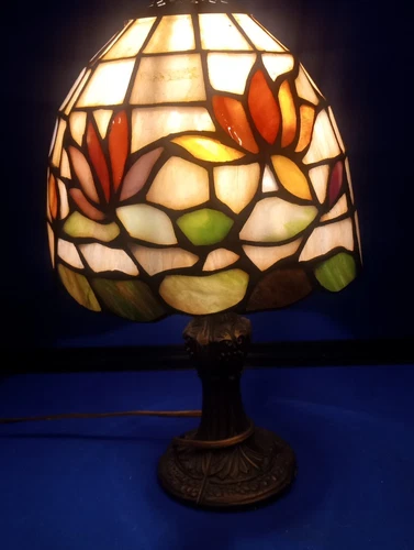 Vintage Tiffany Style Flowers Stained Glass Cast Metal Table Desk Lamp