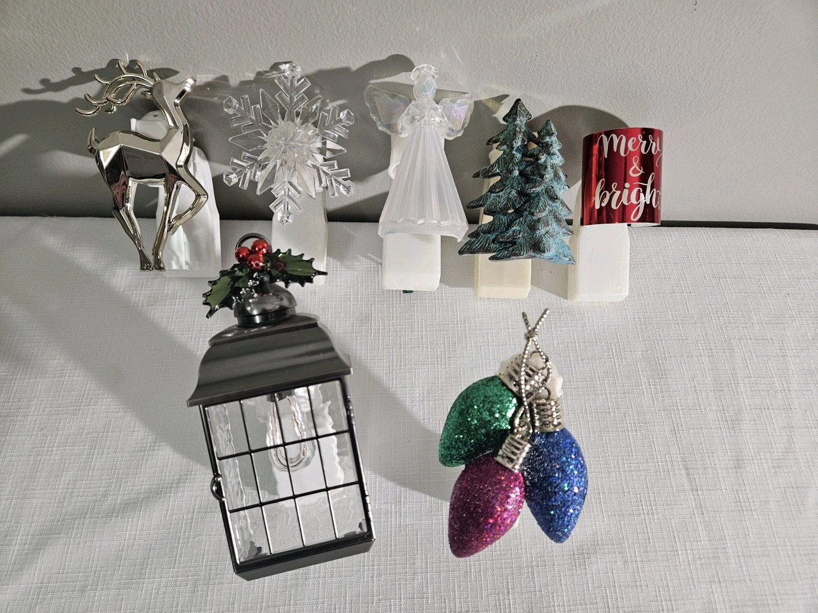 Lot of 7 Christmas Wallflowers by Bath & Body Works Plug Ins-image