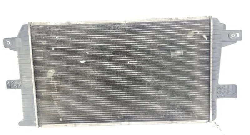 Radiator 6.6L Automatic 4x4 OEM 2001 2005 Chevrolet Silverado 2500 - Image 2 of 4
