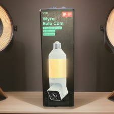 Cámara de seguridad inteligente Wyze Bulb Cam 2K enchufe E26 800 lúmenes