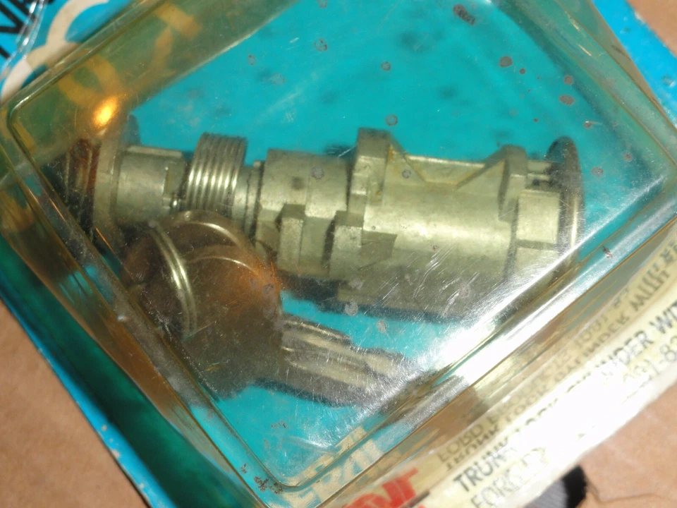 1981 1982 1983 FORD GRANADA WAGON MERCURY COUGAR TRUNK LOCK CYLINDER W/ KEYS - Image 2 of 2