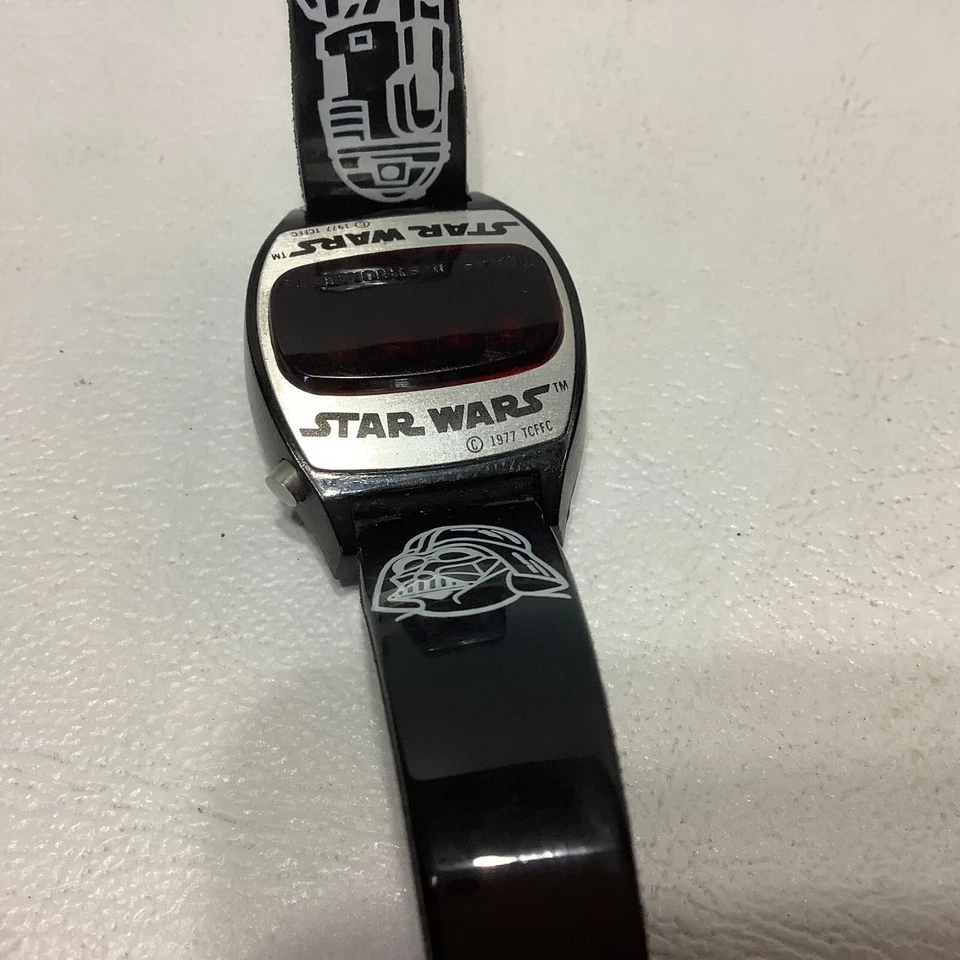 Vintage 1977 Texas Instruments Star Wars Microelectronic Watch w/Original Box - Image 3 of 4