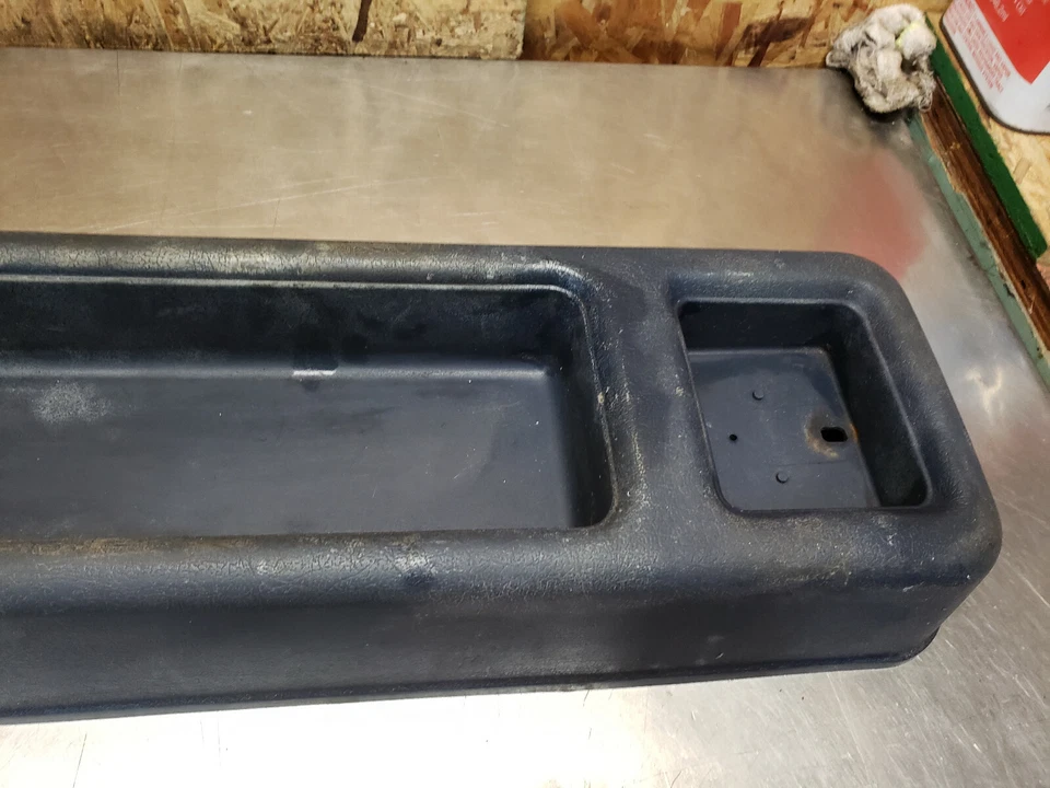 Camioneta Toyota Hilux 79-82 consola central bisel azul moldura SR5 5 VELOCIDADES CANASTILLA Foto 4 de 4