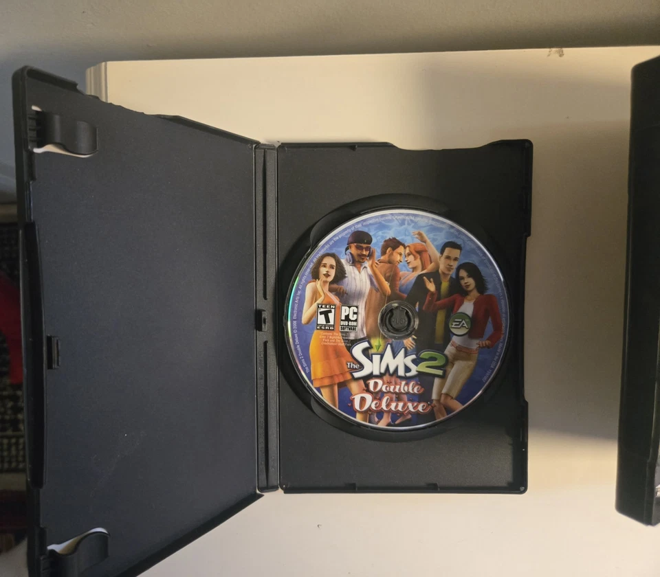 LOTE DE JUEGOS DE PC SIMS 2: Doble Deluxe + Sims 2: Universidad Foto 2 de 3