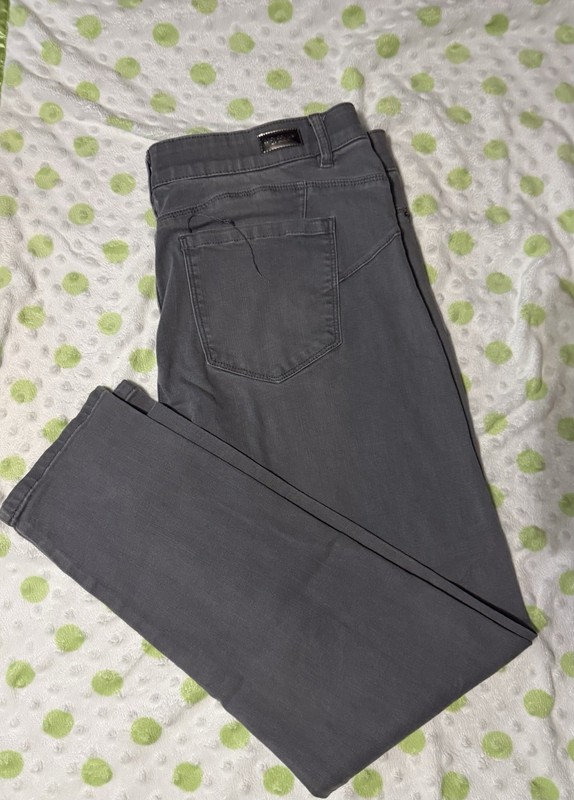 Juicy Couture Women’s Gray Denim Low Rise Flare Jeans 5-Pocket Button Logo 16