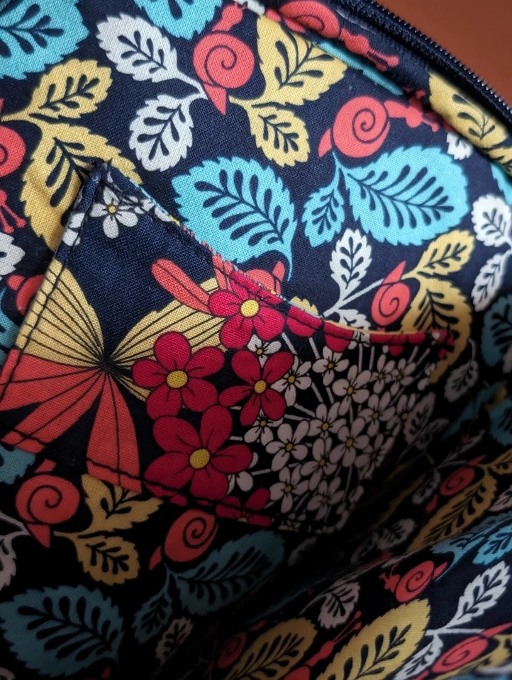 Funda Tablet Vera Bradley Cremallera Happy Snails Azul y Rosa Foto 3 de 4