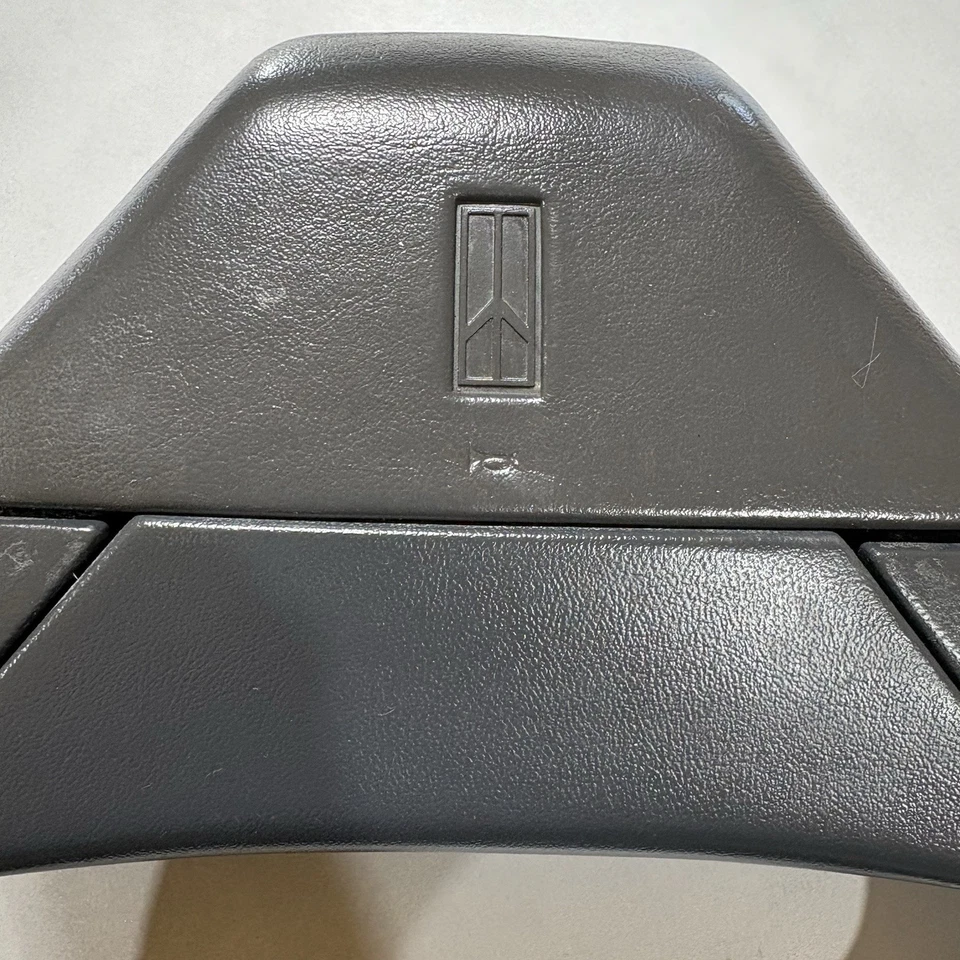 Volante Oldsmobile Regency 1984-1994 (2 radios (ORIGINAL) Delta 88, 98 Foto 4 de 4