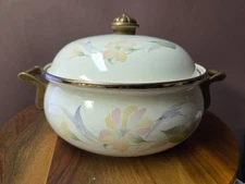 Vintage Lincoware Enamel Dutch Oven 3 quart Lavender Collection Cookware