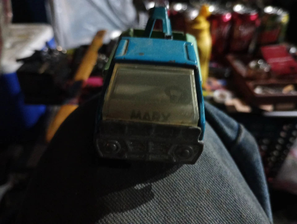 Antigua mini grúa vintage azul/verde Marx de 3 1/2" de largo Louis años 60 Foto 4 de 4