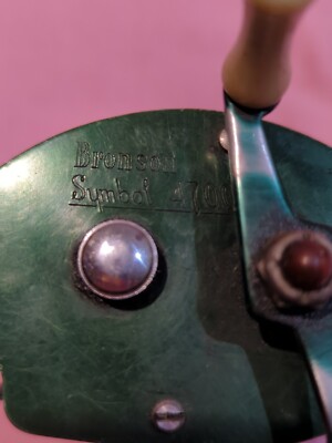 Vintage Bronson Symbol No 4700 Casting Reel Green & White