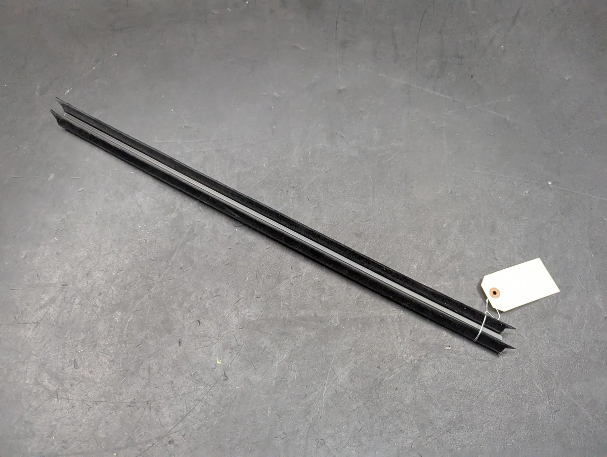 Front Right Door Window Belt Weatherstrip 2018 BMW 330i  