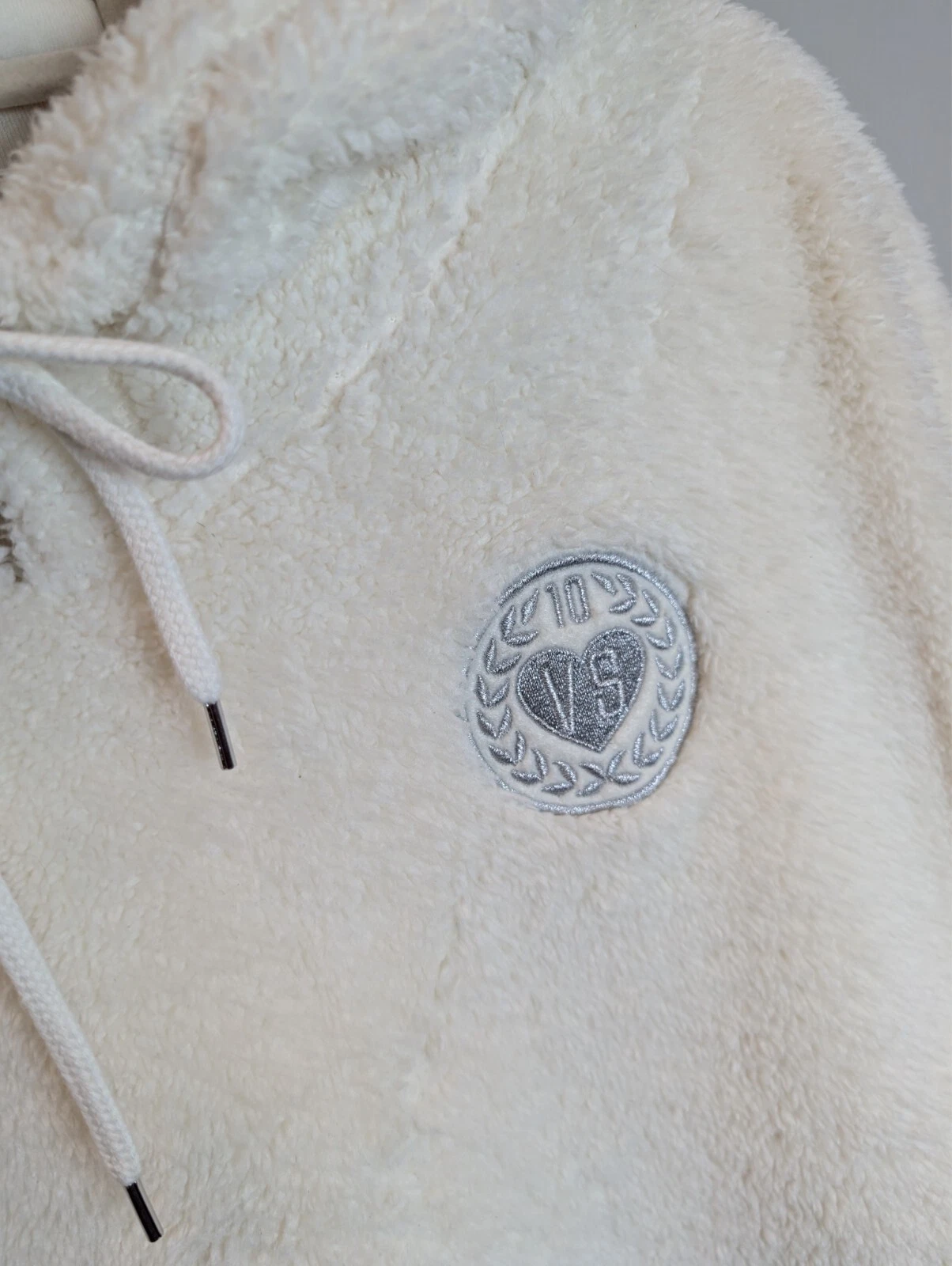 UNDERCOVER Felpa con cappuccio Victoria's Secret in pile bianco grana taglia M