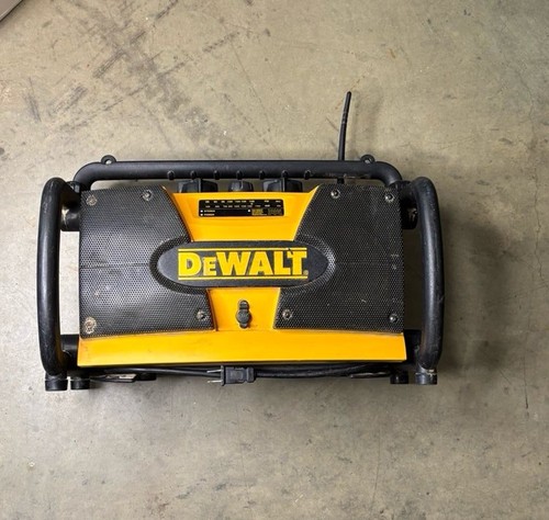DeWalt DW911 Heavy-Duty Job Site Work Site AM/FM Radio & Charger Works