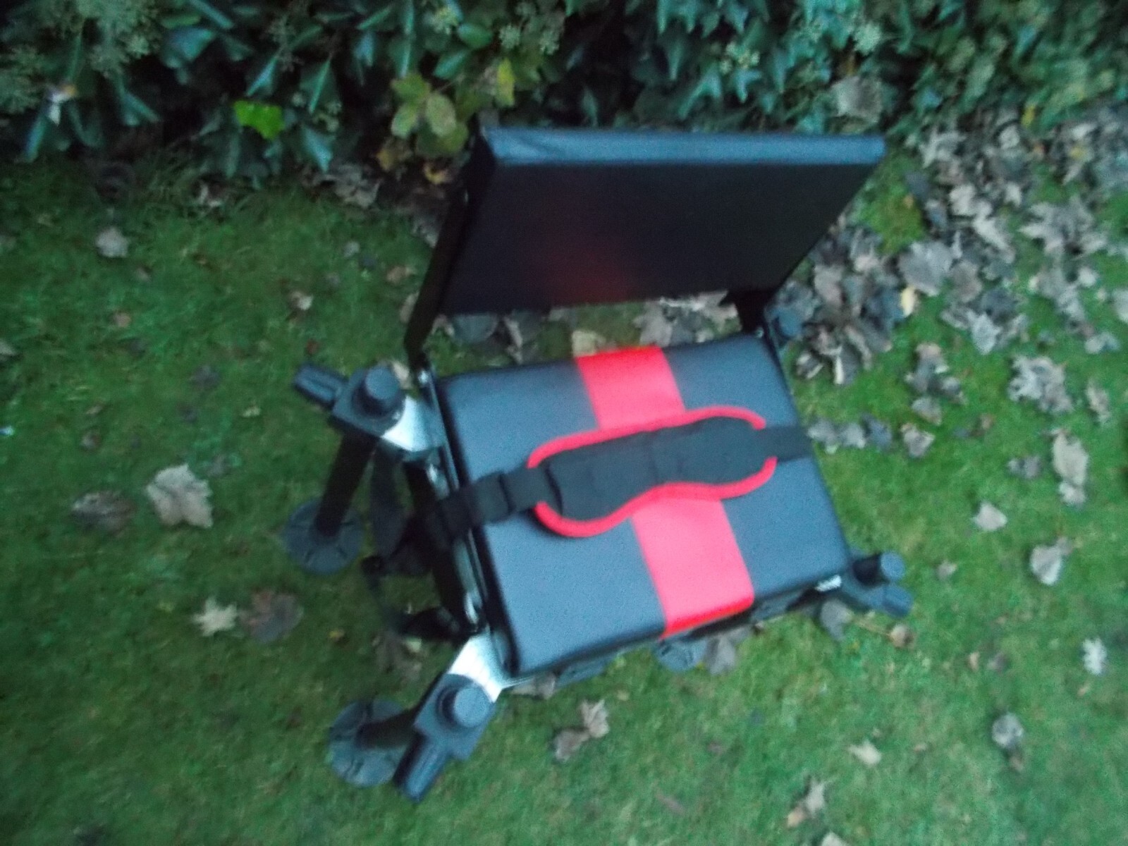Daiwa D Vec lightweight fishing seat box with back rest FISHING SET UP