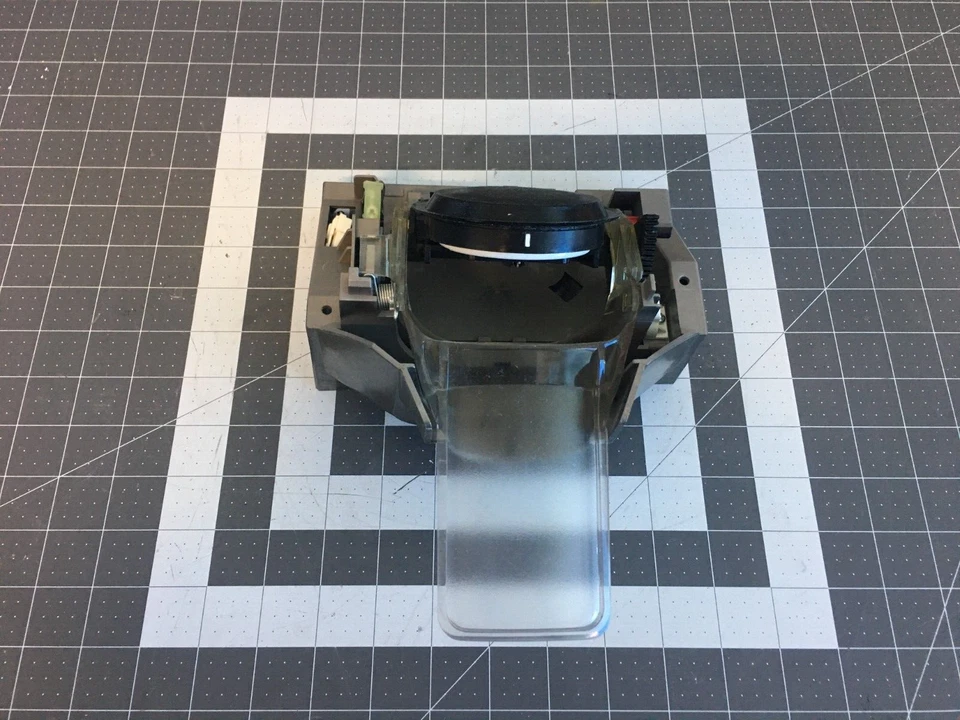 Dispensador de refrigerador Samsung embudo de puerta de conducto de hielo P# DA97-12095C Foto 2 de 4