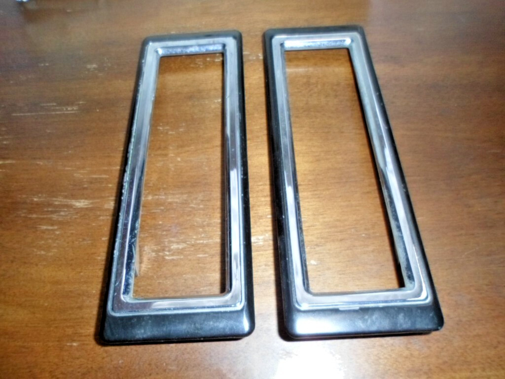1989 - 1991 Chrysler TC by Maserati - Inner Door Handle / Lock Bezel Trim Pair