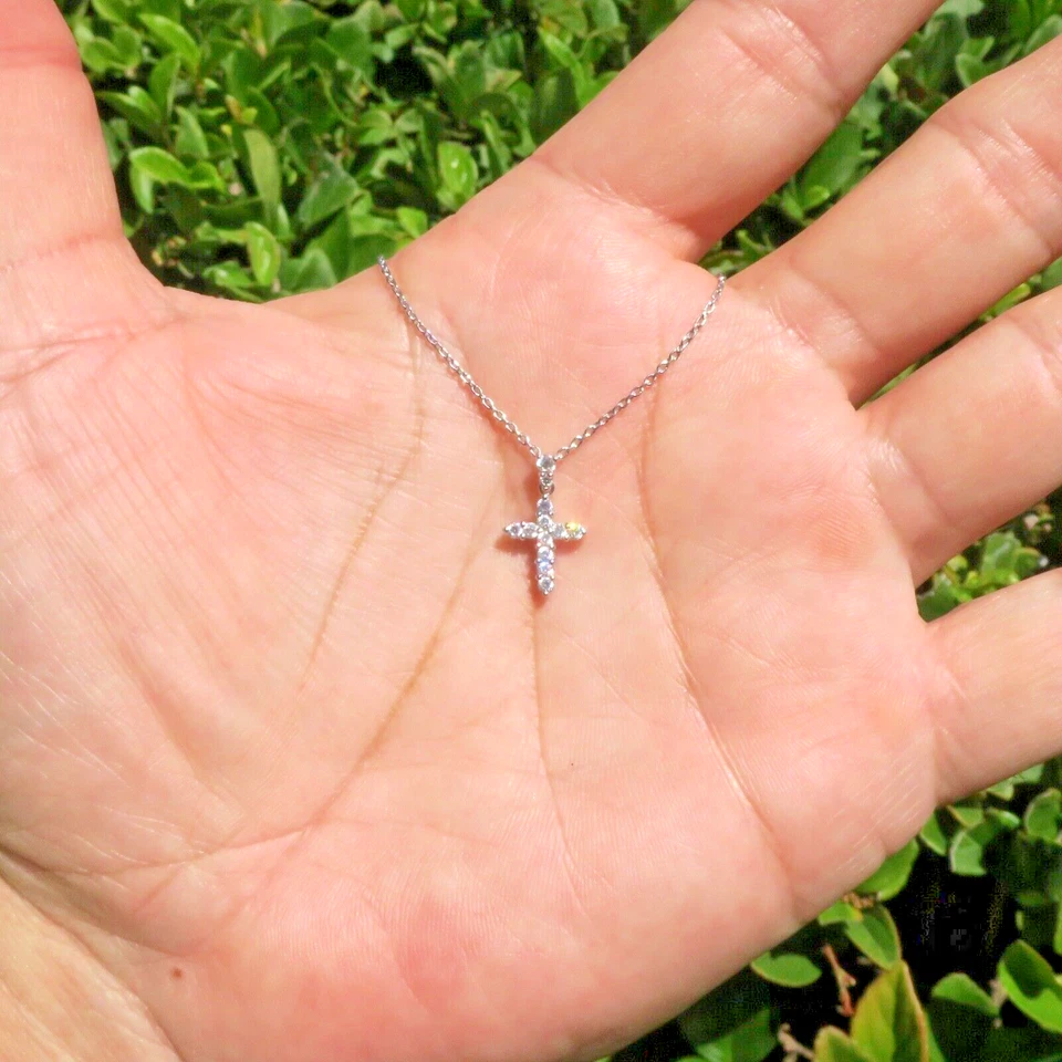 Pequeña y Fabulosa Cruz de Diamantes Naturales de Platino 950 30pt y Cadena de 16 Pulgadas Foto 3 de 4