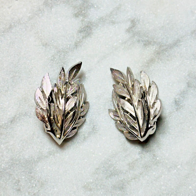 TRIFARI CROWN earrings vintage silvertone metal fern swath clip on pair