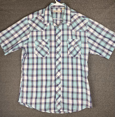 Costume Bleu Clair à Carreaux avec Mocassins Beiges et Cravate Rayée