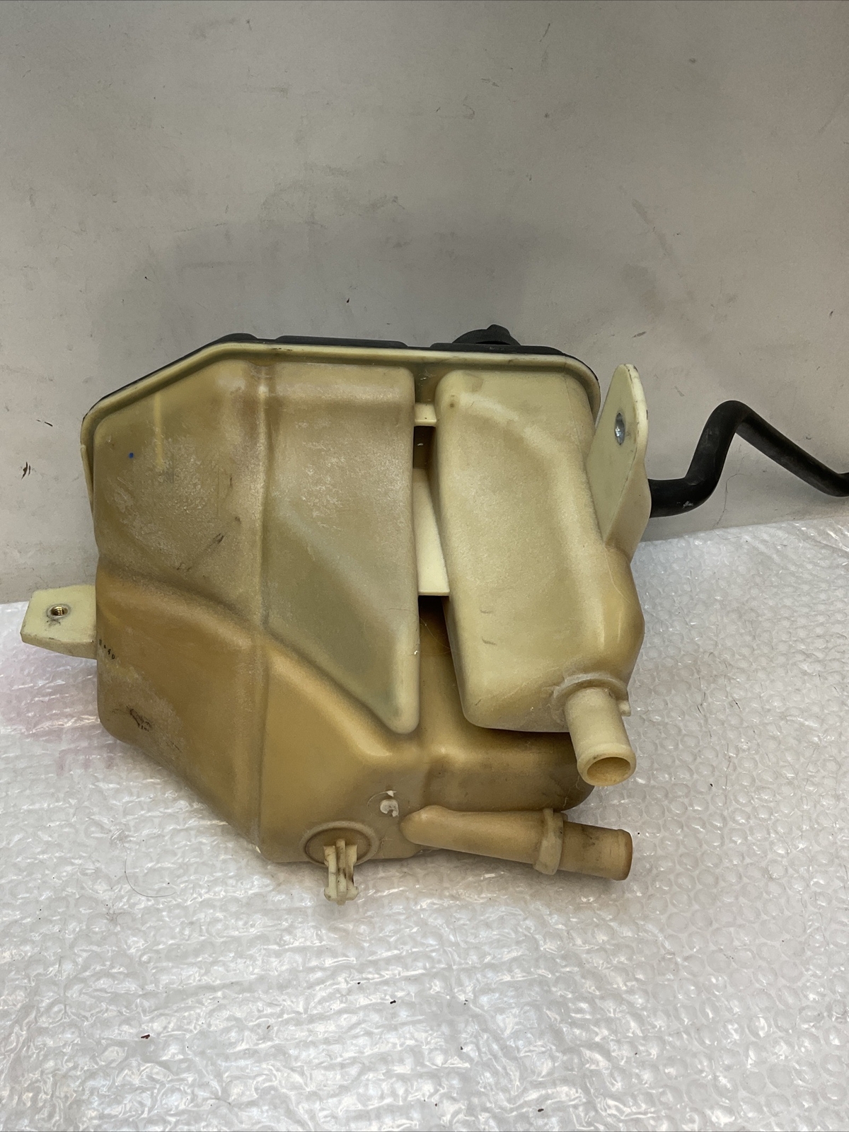 2014-2017 MASERATI GHIBLI 3.0L V6 COOLANT EXPANSION TANK RESERVOIR W/ CAPS OEM