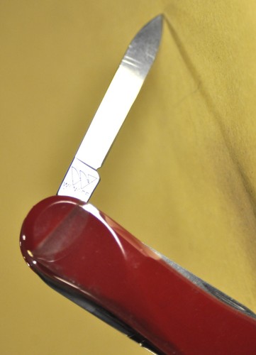 Cuchillo Plegable "WENGER" Delémont y "Caran d'Ache" 849 Bolígrafo Rojo Conjunto Suizo - Imagen 12 de 23