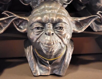 Disney Star Wars Galaxy's Edge Yoda Dok Ondar's Mini Bust NEW