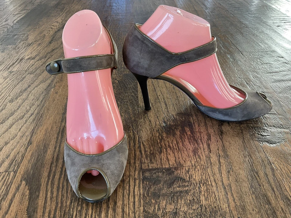 Kate Spade New York Mujer Taupe Gamuza Correa al Tobillo Punta abierta Tacones Zapatos Talla 8.5 Foto 2 de 4