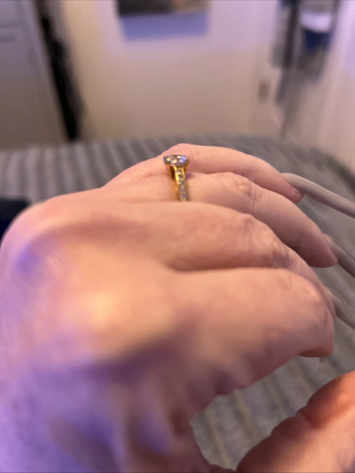 Anillo de compromiso de oro macizo moissanita de 2 quilates, talla 6 Foto 2 de 3