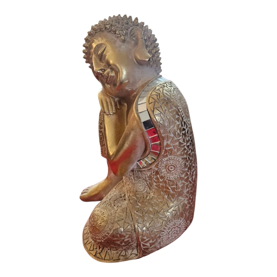 Estatuilla dorada de Buda tailandés en reposo Feng Shui Foto 2 de 4