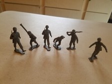 6 Vintage 2" Green Plastic Louis Marx US Soldiers