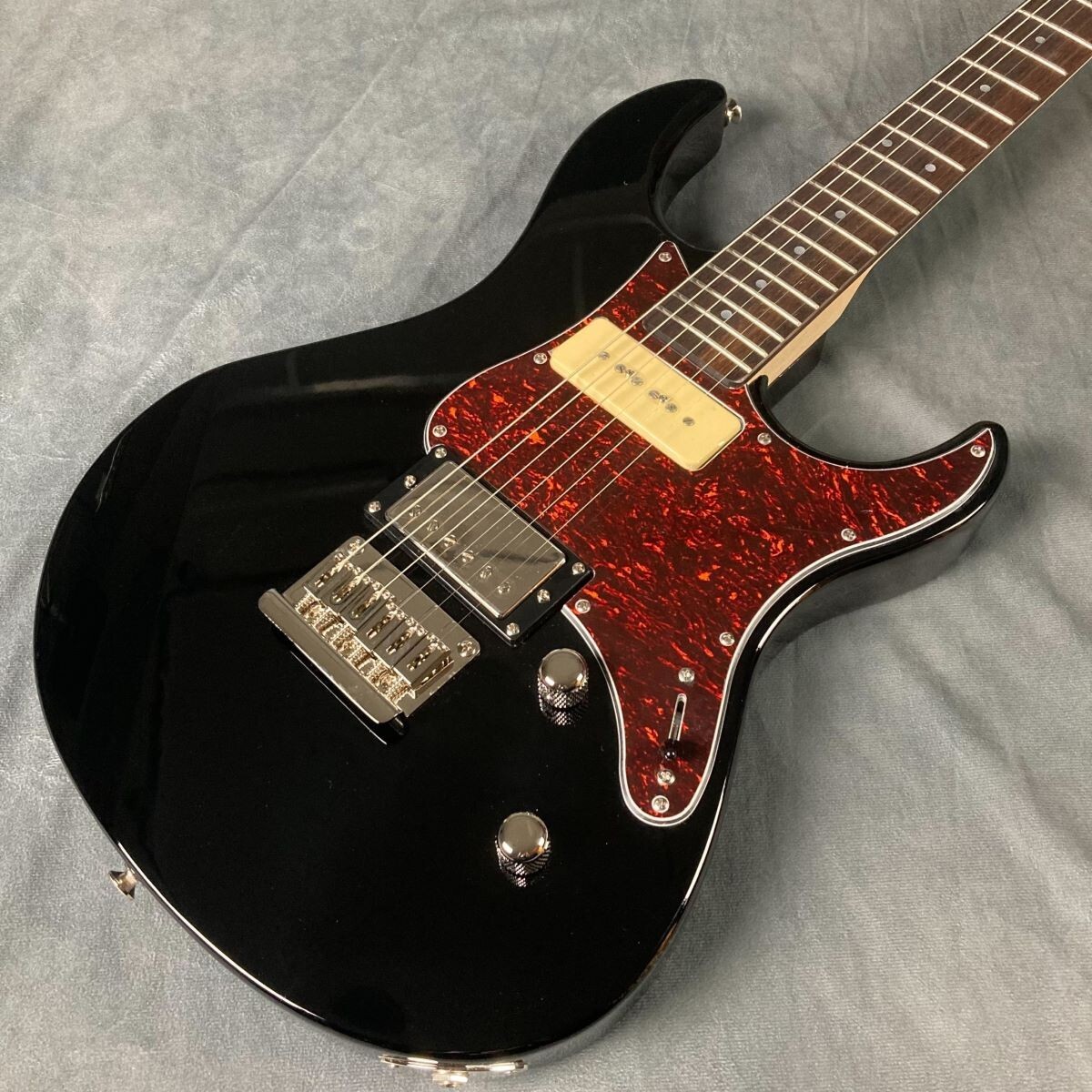 YAMAHA PACIFICA PAC311H BL Black Electric Guitar with Gig YAMAHA PACIFICA PAC311H BL Black Electric Guitar with Gig