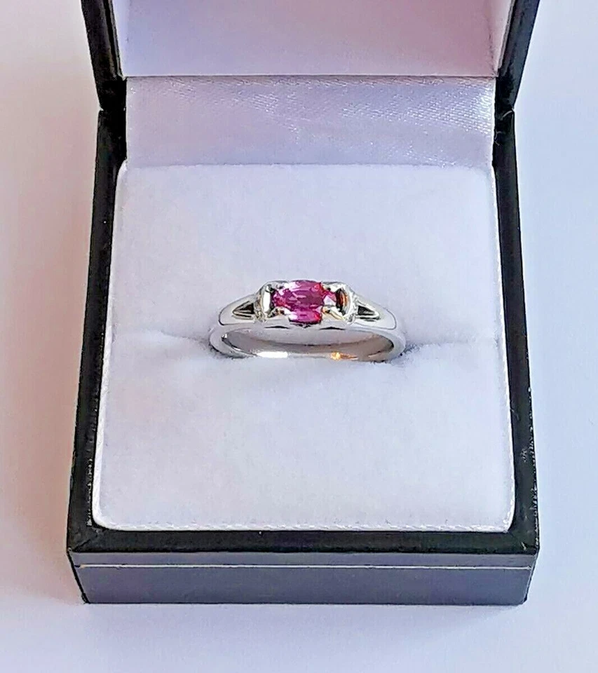 ANILLO ZAFIRO ROSA ORO BLANCO 9ct 375 con detalles de diamantes de piedras preciosas ovaladas individuales Foto 2 de 4