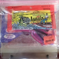 Red Tackle Logic Canvas Carrier w/12 Compartments with Grubs   FISH#121