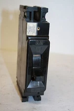 (4) FEDERAL PACIFIC NE111015 CIRCUIT BREAKER 