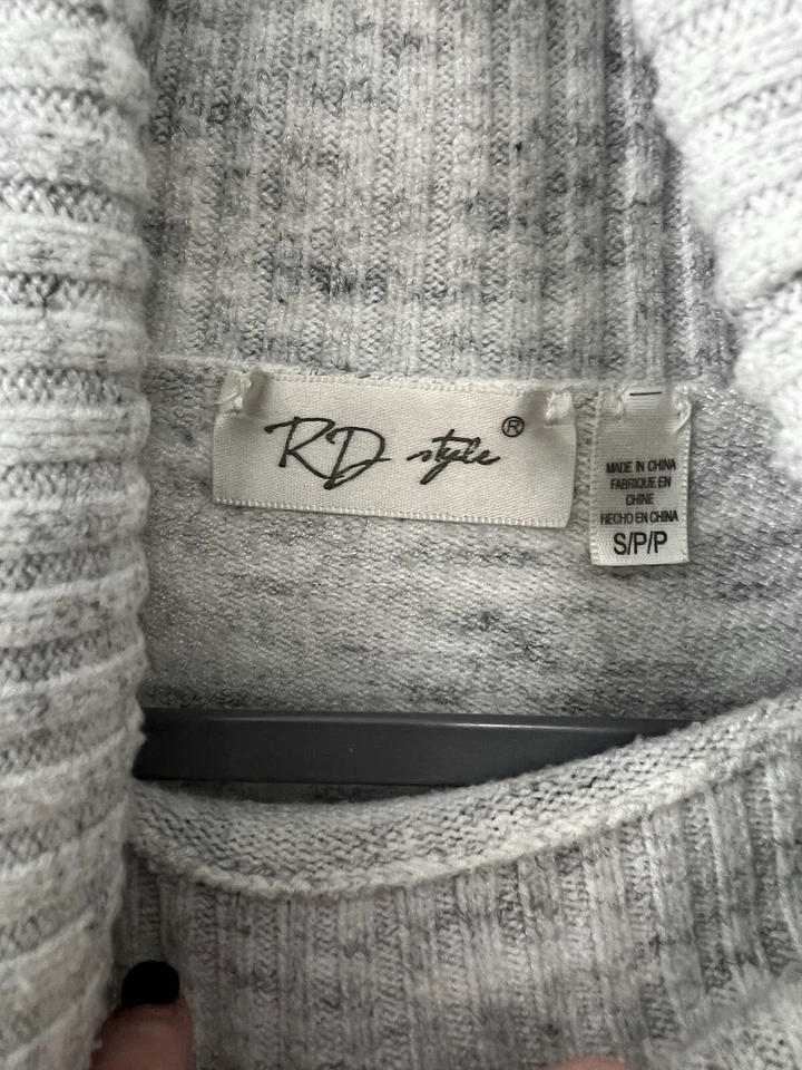 Suéter de cuello alto esponjoso Ursula estilo RD para mujer talla S/P/P gris claro Foto 3 de 4