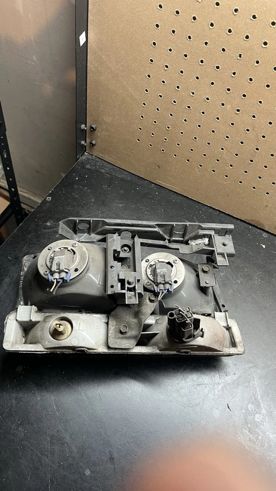 Conjunto de faros laterales izquierdos para conductor Buick Park Avenue 1991 Foto 3 de 4