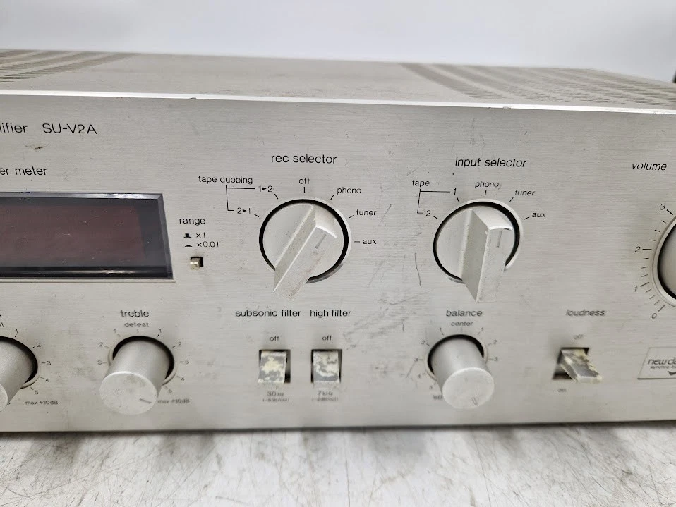 Technics SU-V2A Stereo Amplifier - For Parts Cosmetic Wear - Image 4 of 4