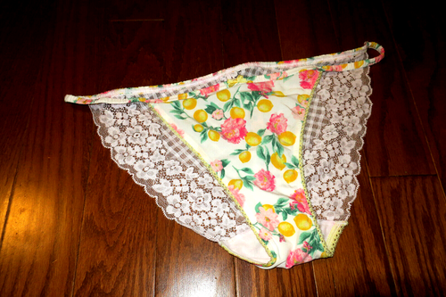 L ❤️ Victoria's Secret ❤️ SATIN STRING BIKINI PANTIES BACK LACE ❤️ PINK LEMONS - Picture 3 of 5