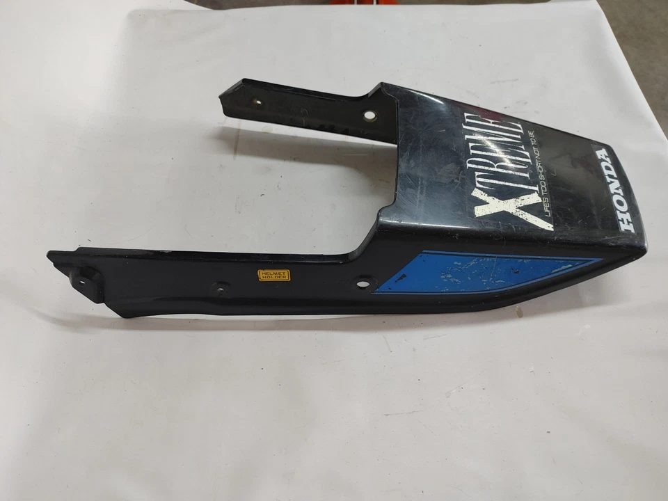 1984-86 Honda CBR700SC Rear Tail Seat Cover 77200-MJ1-0000 - Изображение 3 из 4