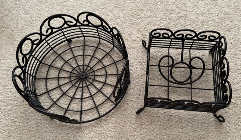 Plate and Napkin Caddy Set for Picnic / Patio Use