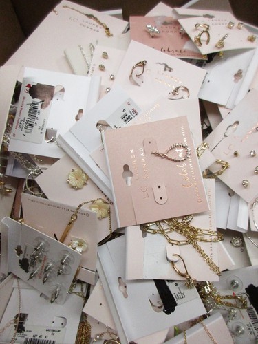 8 Pounds Lauren Conrad Store Return Shelf Pulls Earings Necklaces and More - Picture 9 of 15
