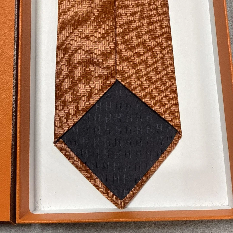 Corbata Jacquard Hermes Naranja Seda 8cm Ancho 157cm Largo Usada Foto 4 de 4