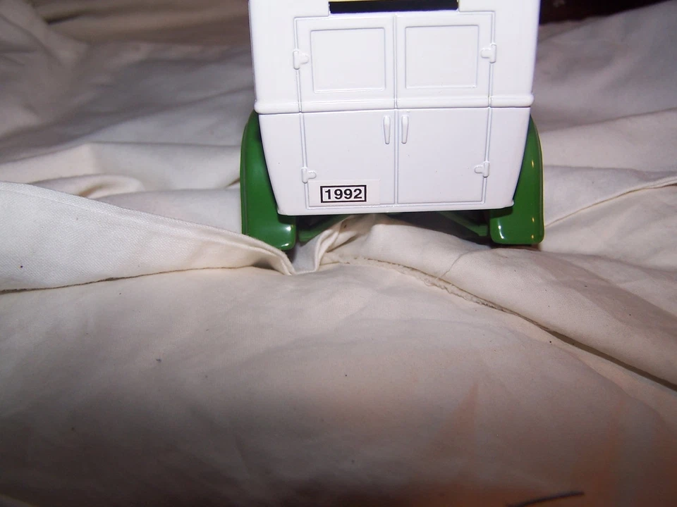 Furgoneta de reparto Ford modelo A vintage banco de monedas metal fundido Museo Boyertown Foto 2 de 4